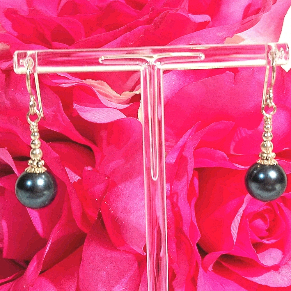 Freshwater pearl earrings & sterling silver.